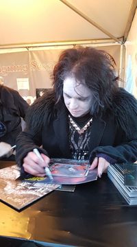 Lizzy signing my albums