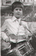 Erwin tijdens drumuitvoering met Euphonia